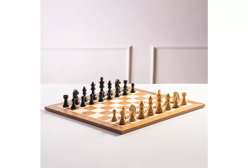 Zestaw szachowy Timeless - szachownica (pole 50 mm), figury (król 90 mm)